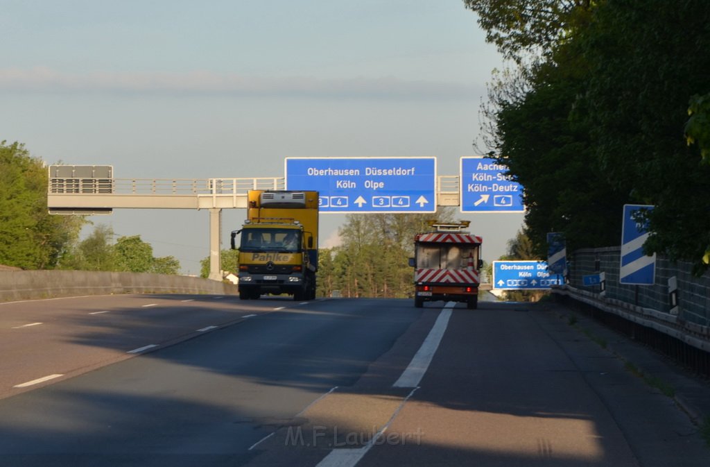 VU LKW umgestuerzt A 3 Rich Oberhausen Hoehe AS Koeln Koenigsforst P131.JPG - Miklos Laubert